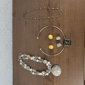 Costume jewelry 5 Piece Lot set